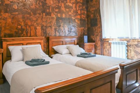 KRALJEVICA-kuća sa dva stana i bazenom