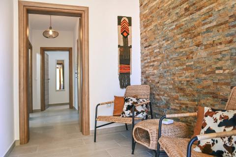 KRALJEVICA-kuća sa dva stana i bazenom