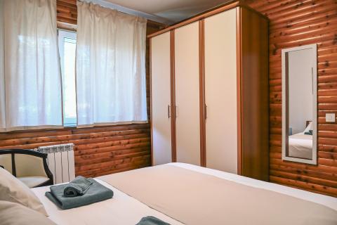 KRALJEVICA-kuća sa dva stana i bazenom