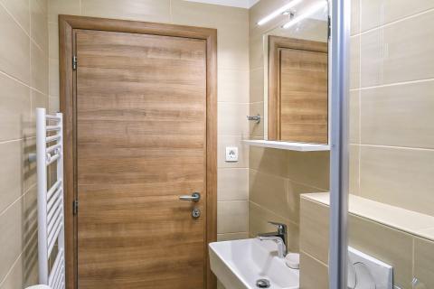 KRALJEVICA-kuća sa dva stana i bazenom