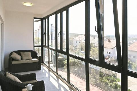 KRALJEVICA-kuća sa dva stana i bazenom