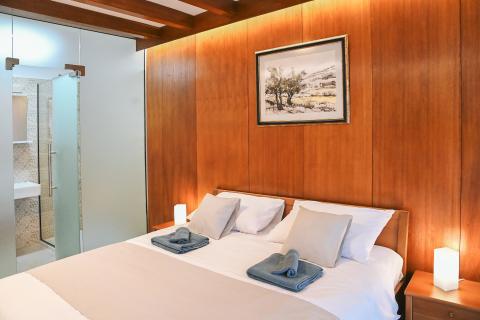 KRALJEVICA-kuća sa dva stana i bazenom