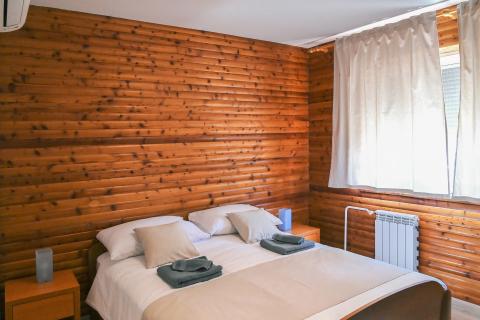 KRALJEVICA-kuća sa dva stana i bazenom