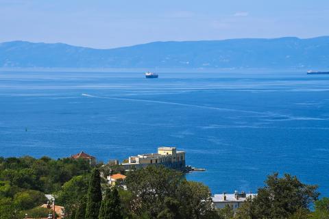 KRALJEVICA-kuća sa dva stana i bazenom