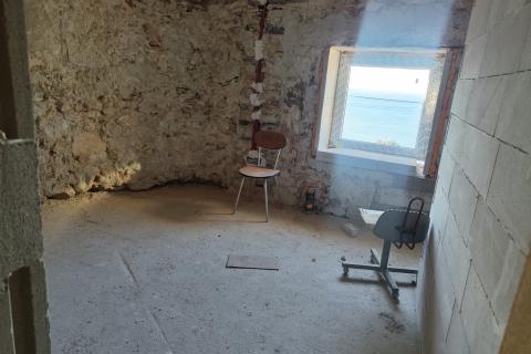 Otok Krk, Stara Baška - samostojeća kuća u fazi renovacije 