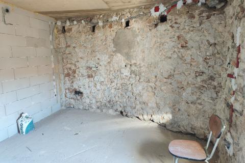 Otok Krk, Stara Baška - samostojeća kuća u fazi renovacije 