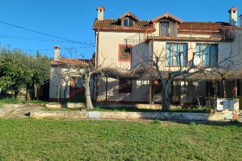 Istra,Pula-kuća s garažom,okućnica,za renoviranje