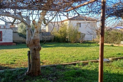 Istra,Pula-kuća s garažom,okućnica,za renoviranje