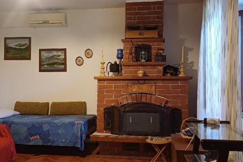 Istra,Pula-kuća s garažom,okućnica,za renoviranje