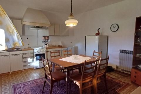 Istra,Pula-kuća s garažom,okućnica,za renoviranje