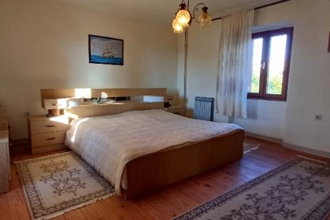 Istra,Pula-kuća s garažom,okućnica,za renoviranje