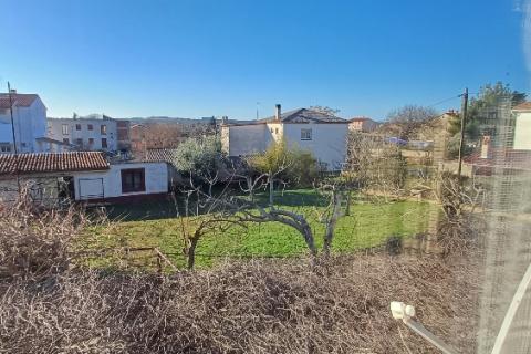 Istra,Pula-kuća s garažom,okućnica,za renoviranje