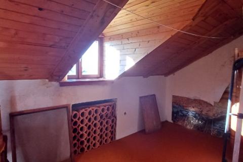 Istra,Pula-kuća s garažom,okućnica,za renoviranje