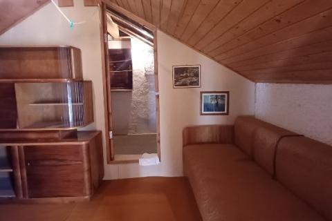 Istra,Pula-kuća s garažom,okućnica,za renoviranje