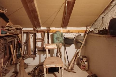 Istra,Pula-kuća s garažom,okućnica,za renoviranje