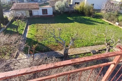 Istra,Pula-kuća s garažom,okućnica,za renoviranje