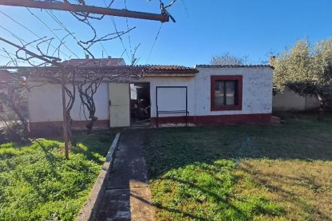 Istra,Pula-kuća s garažom,okućnica,za renoviranje
