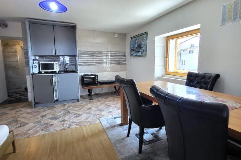 Istra, Brtonigla, šarmantan stan u centru s pogledom na more