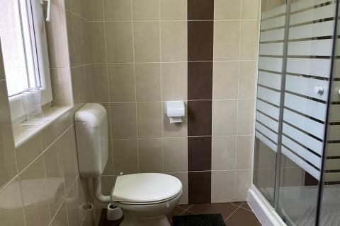 Viškovo, kosi – 2S+DB stan sa vlastitom konobom