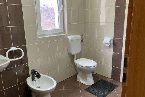 Viškovo, kosi – 2S+DB stan sa vlastitom konobom