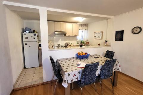 Istra, Brtonigla, dvoetažni stan u centru