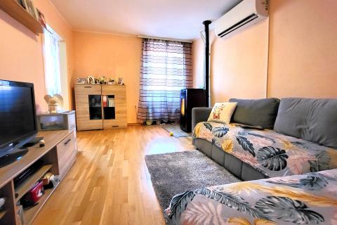 Istra, Brtonigla, dvoetažni stan u centru