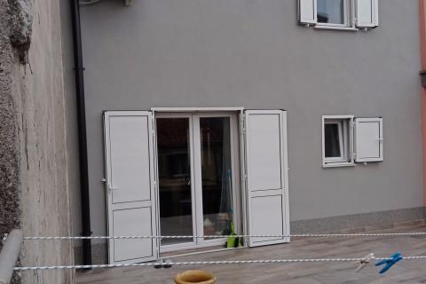 Otok Krk,Omišalj, autohtona kuća 90 m2, kompletno renovirana