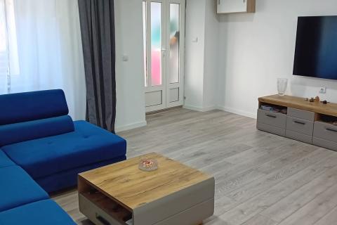 Otok Krk,Omišalj, autohtona kuća 90 m2, kompletno renovirana