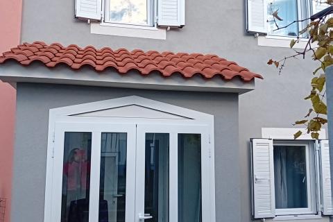 Otok Krk,Omišalj, autohtona kuća 90 m2, kompletno renovirana