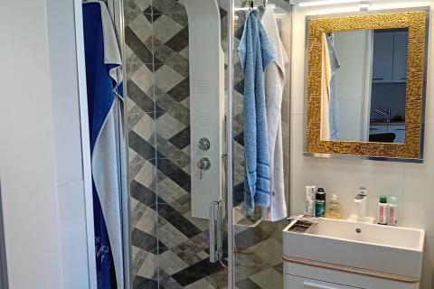 Otok Krk,Omišalj, autohtona kuća 90 m2, kompletno renovirana