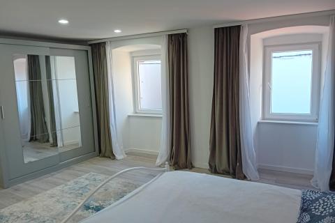 Otok Krk,Omišalj, autohtona kuća 90 m2, kompletno renovirana