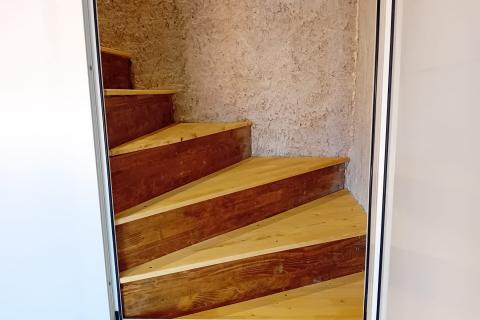 Otok Krk,Omišalj, autohtona kuća 90 m2, kompletno renovirana