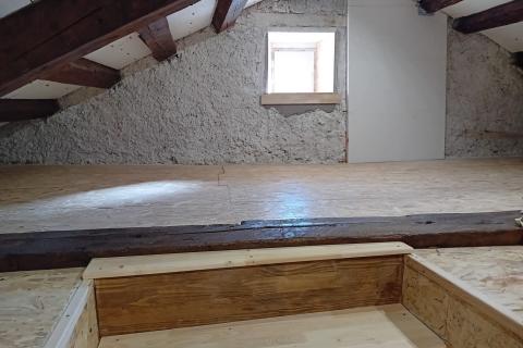 Otok Krk,Omišalj, autohtona kuća 90 m2, kompletno renovirana