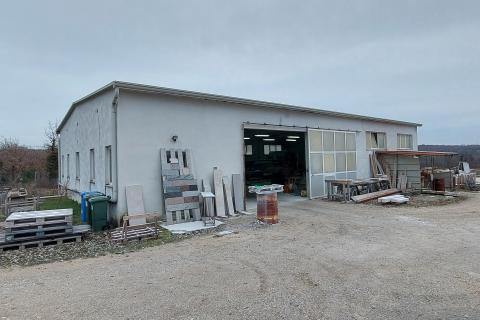 Istra, Višnjan, poslovna hala sa velikim zemljištem 