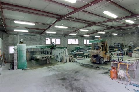 Istra, Višnjan, poslovna hala sa velikim zemljištem 