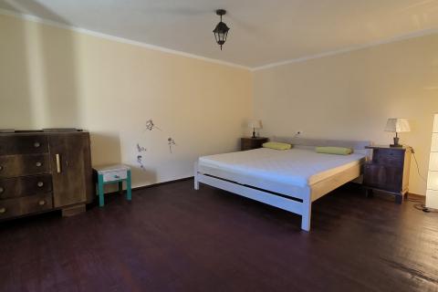 Istra, Ćićarija, dvije kamene kuće okružene netaknutom prirodom