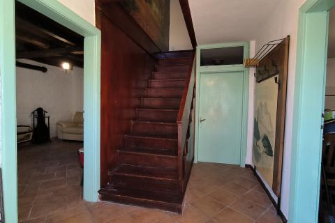 Istra, Ćićarija, dvije kamene kuće okružene netaknutom prirodom