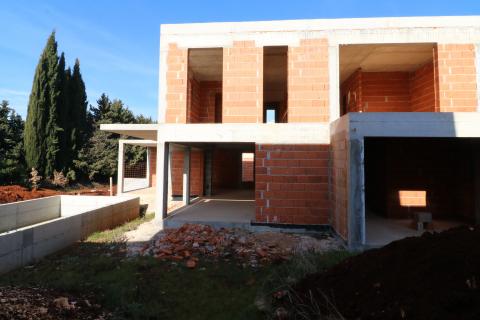 POREČ, okolica- samostojeća kuća, roh-bau 