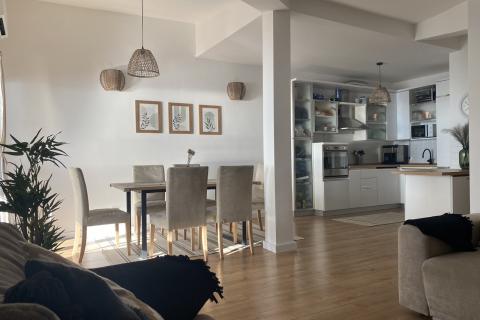 Opatija, stan, 3S+DB, s pogledom na more, garažom i terasom s bazenom