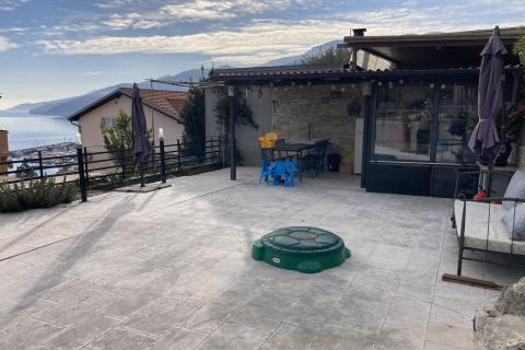 Opatija, stan, 3S+DB, s pogledom na more, garažom i terasom s bazenom