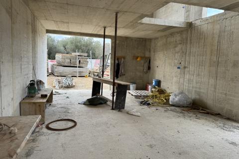 Grad Krk - prizemlje, dvoetažni stan 2S+DB sa okućnicom, NOVOGRADNJA