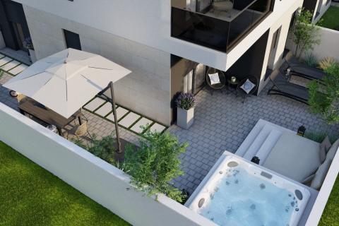 Pula,stan sa vrtom u prizemlju, gradnja 11/2025