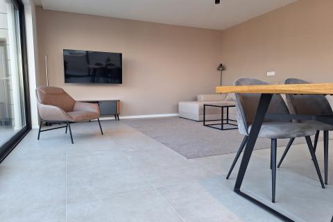 Crikvenica- luksuzan stan sa bazenom u kvalitetnoj novogradnji sa liftom