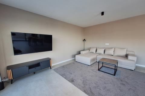 Crikvenica- luksuzan stan sa bazenom u kvalitetnoj novogradnji sa liftom