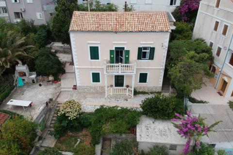 Mali Lošinj - Samostojeća kuća drugi red do mora