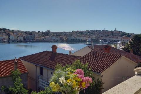 Mali Lošinj - Samostojeća kuća drugi red do mora