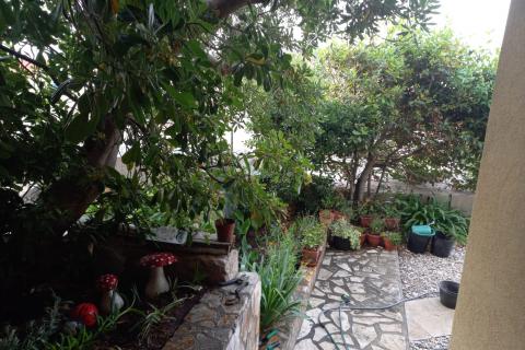 Mali Lošinj - Samostojeća kuća drugi red do mora