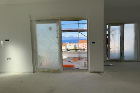 Otok Krk - Malinska, stan u novogradnji s bazenom i pogledom na more