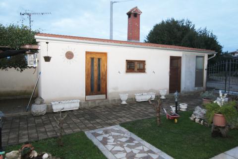 Kuća s tri stana u blizini Tara