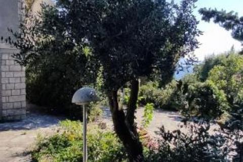 Selce, samostojeća kuća 350m2 sa 750m2 okućnice